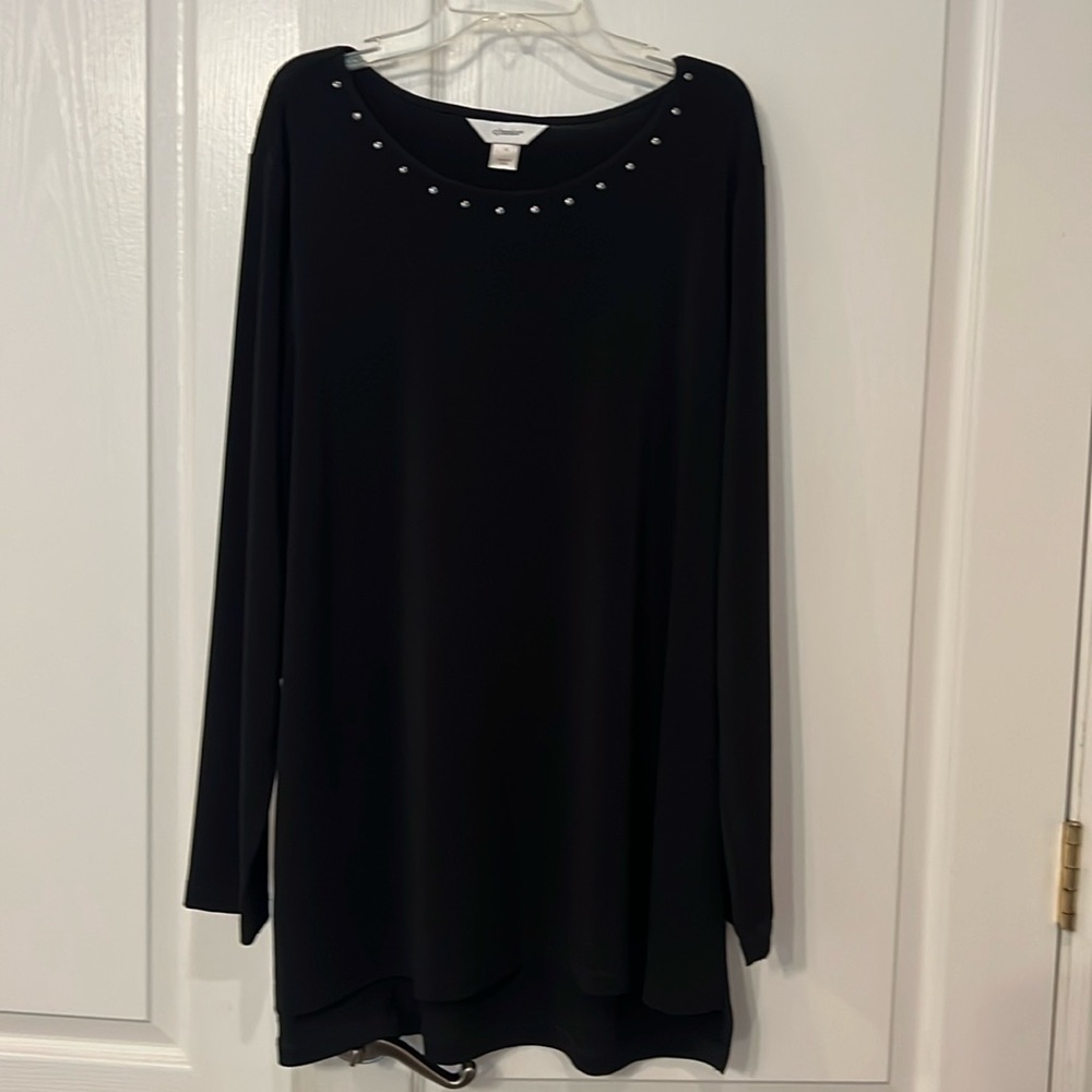 Black scoop neck top tunic